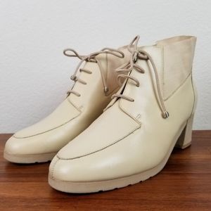 SOLD💫Vintage 80s 90s Cream Leather Booties